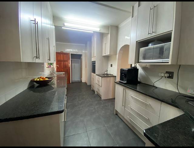 5 BEDROOM HOUSE FOR SALE IN JACKAROO PARK
